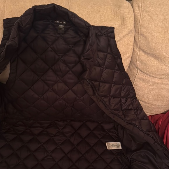 Athleta Women's Quilted Black Vest - Picture 5 of 8
